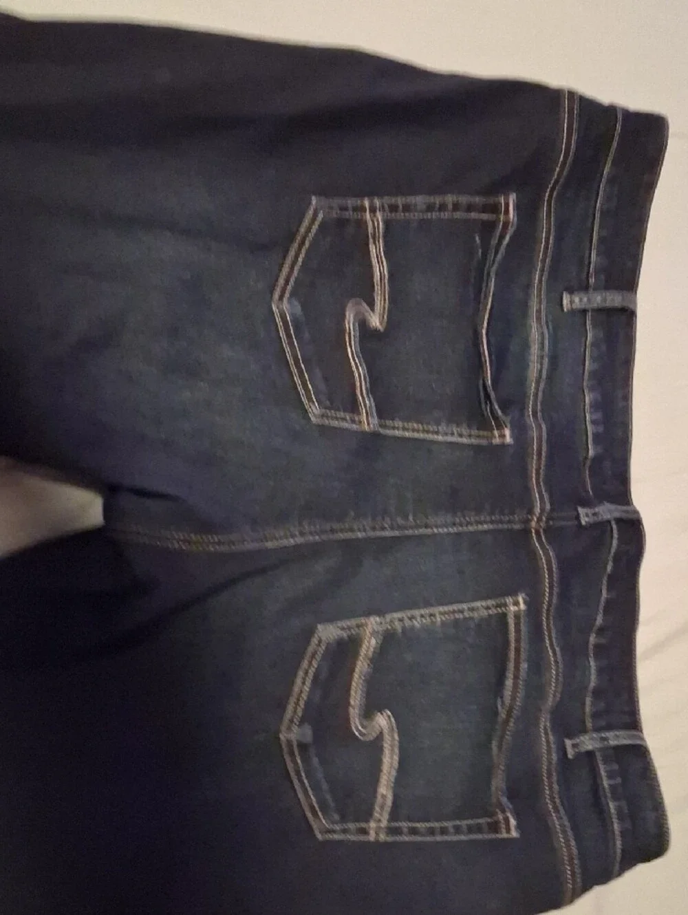 Silver Jeans subtle look silver